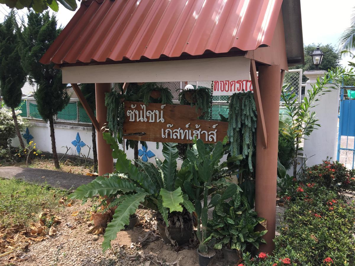 Sunshine Guesthouse Мае-Сот Экстерьер фото